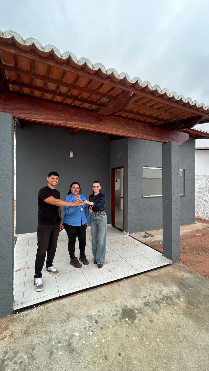 Nem a chuva segurou a alegria da entrega!